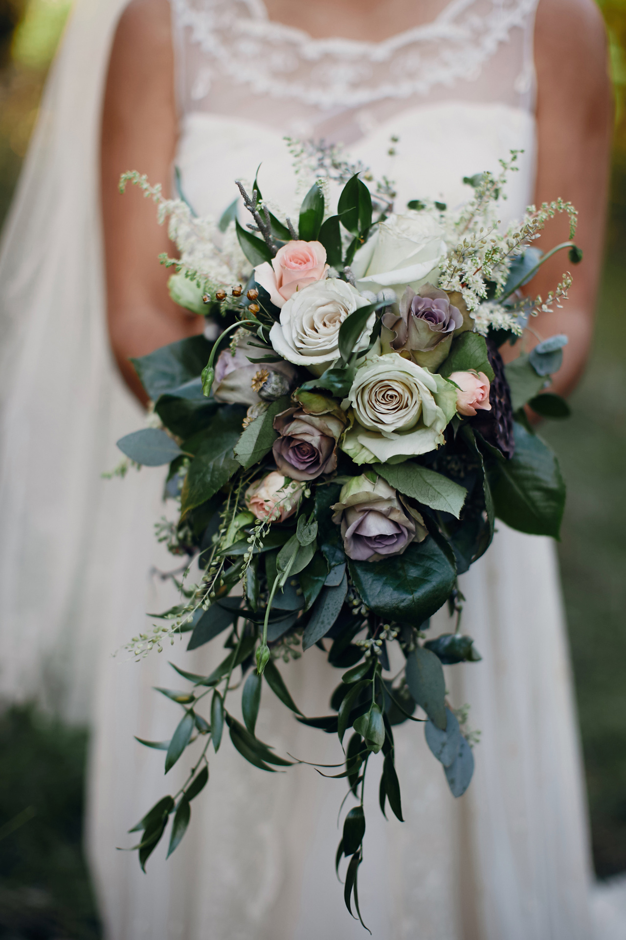 vintage inspired rose bouquet decorah iowa wedding photographer